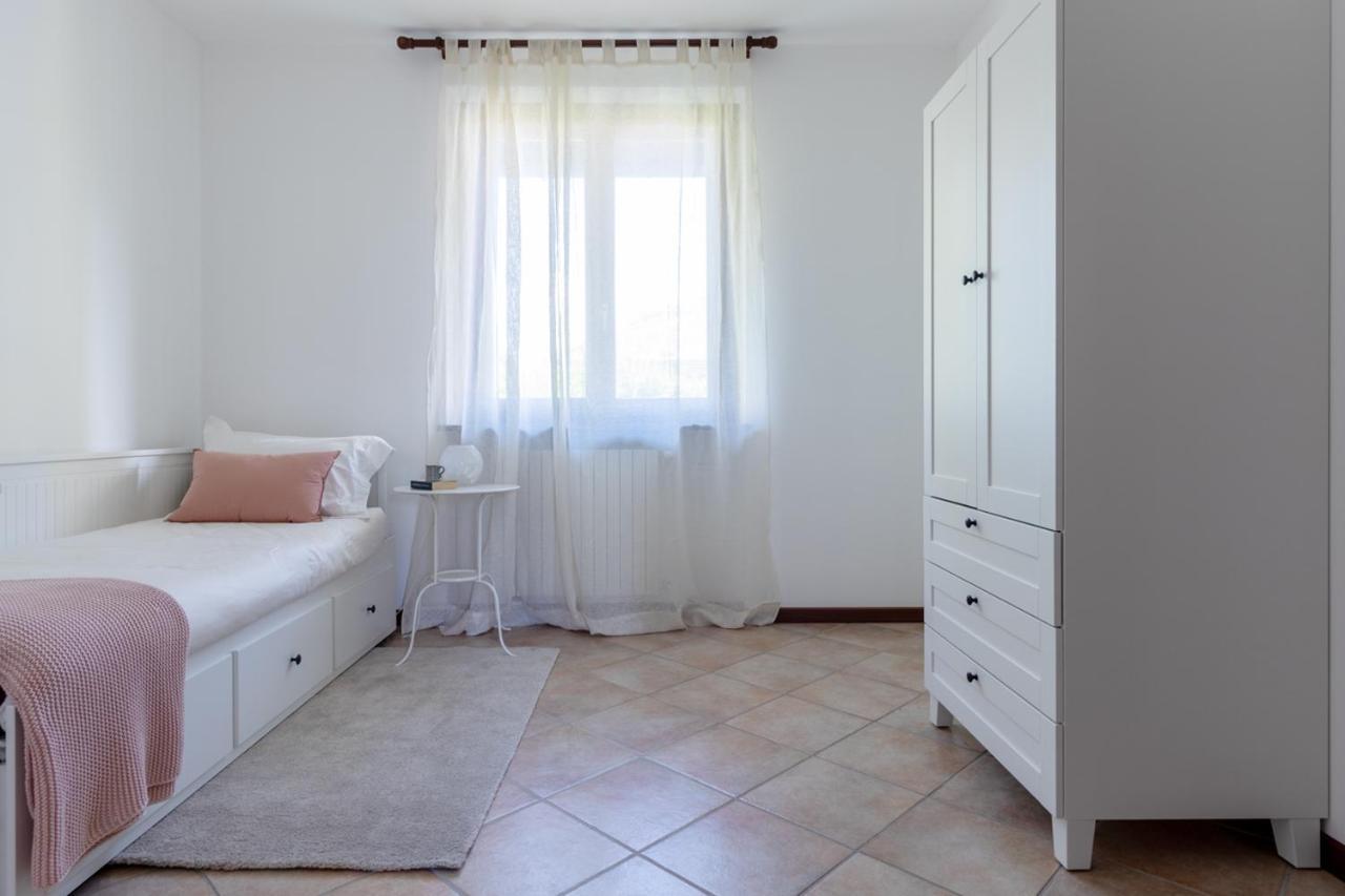 Profumodilago Angera Exterior foto